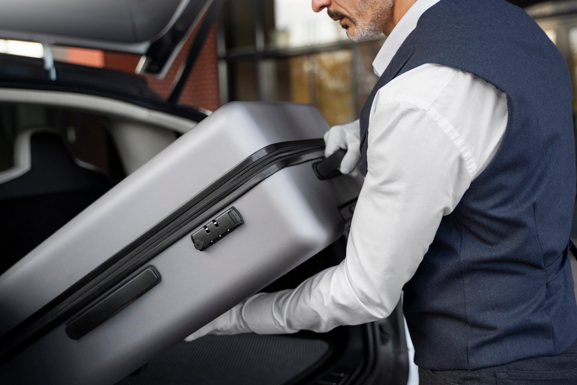 Battersea Heliport chauffeur service London — Luxelimo private aviation transfer