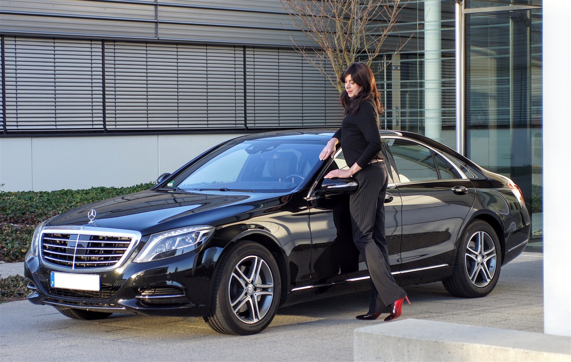 Farnborough to Biggin Hill airport transfer — Luxelimo private aviation chauffeur