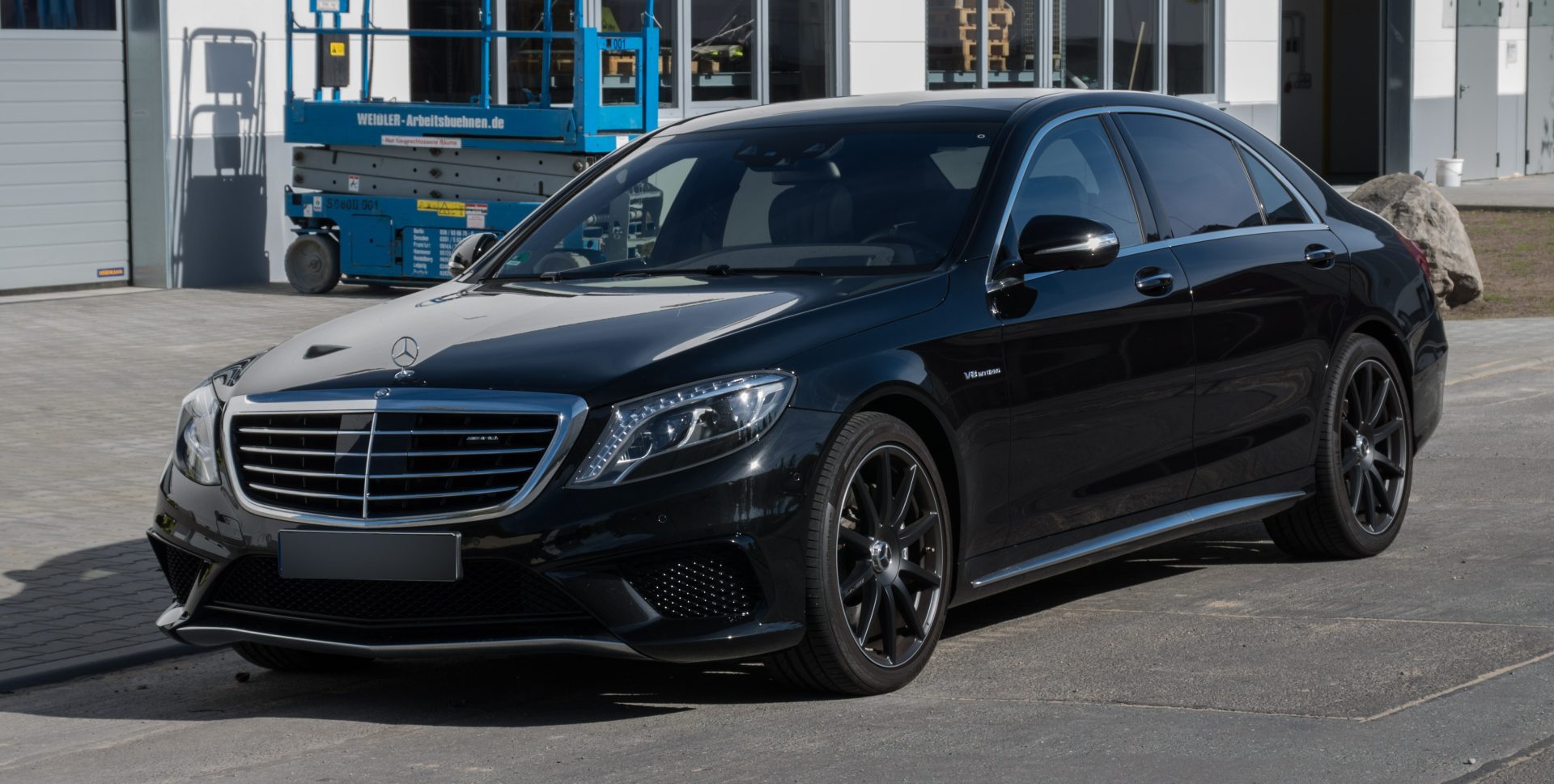Luxelimo Glorious Goodwood chauffeur service — race day transfers from London