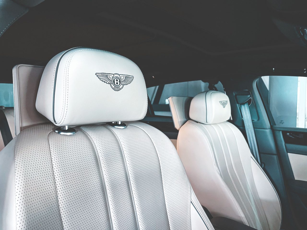 Chauffeur-driven Bentley Flying Spur in London — Luxelimo luxury car