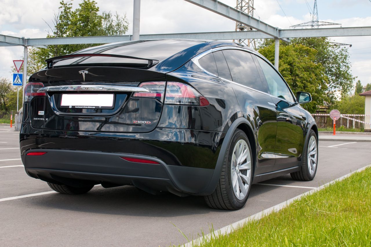 Electric chauffeur cars in London — Luxelimo sustainable travel