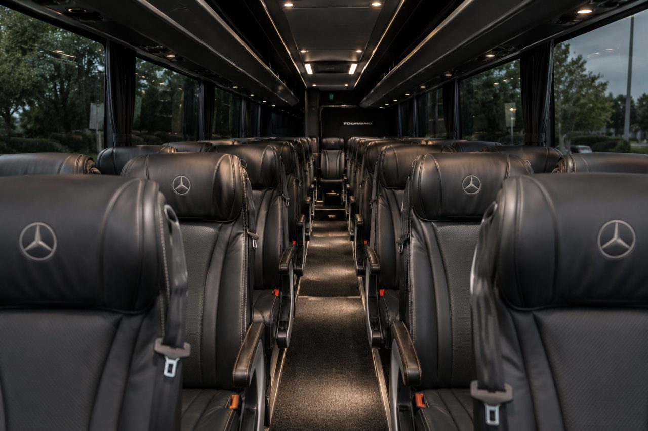 Executive coach hire with chauffeur in London — Luxelimo group travel