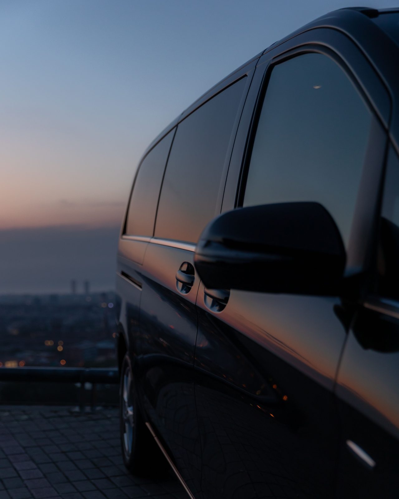 Chauffeur-driven Mercedes Vito 8-seater in London — Luxelimo group travel