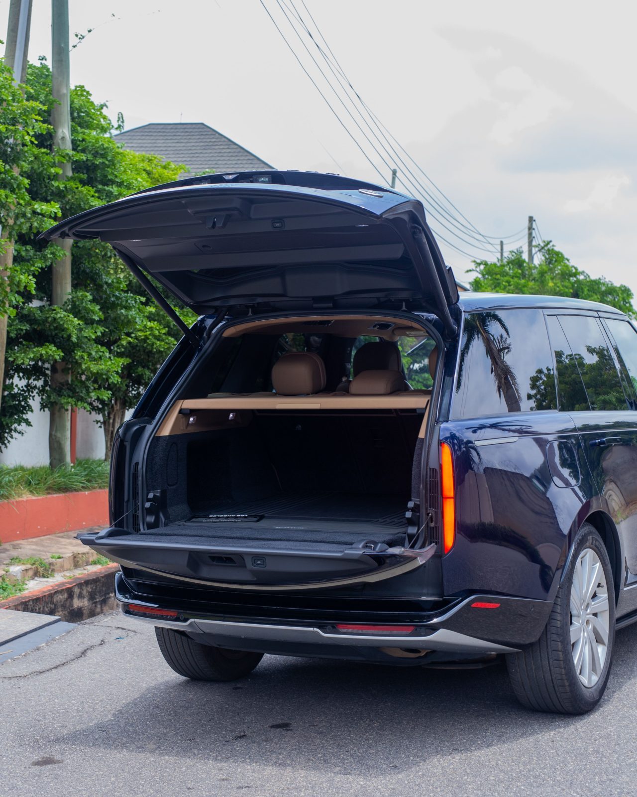 Chauffeur-driven Range Rover Autobiography in London — Luxelimo prestige SUV