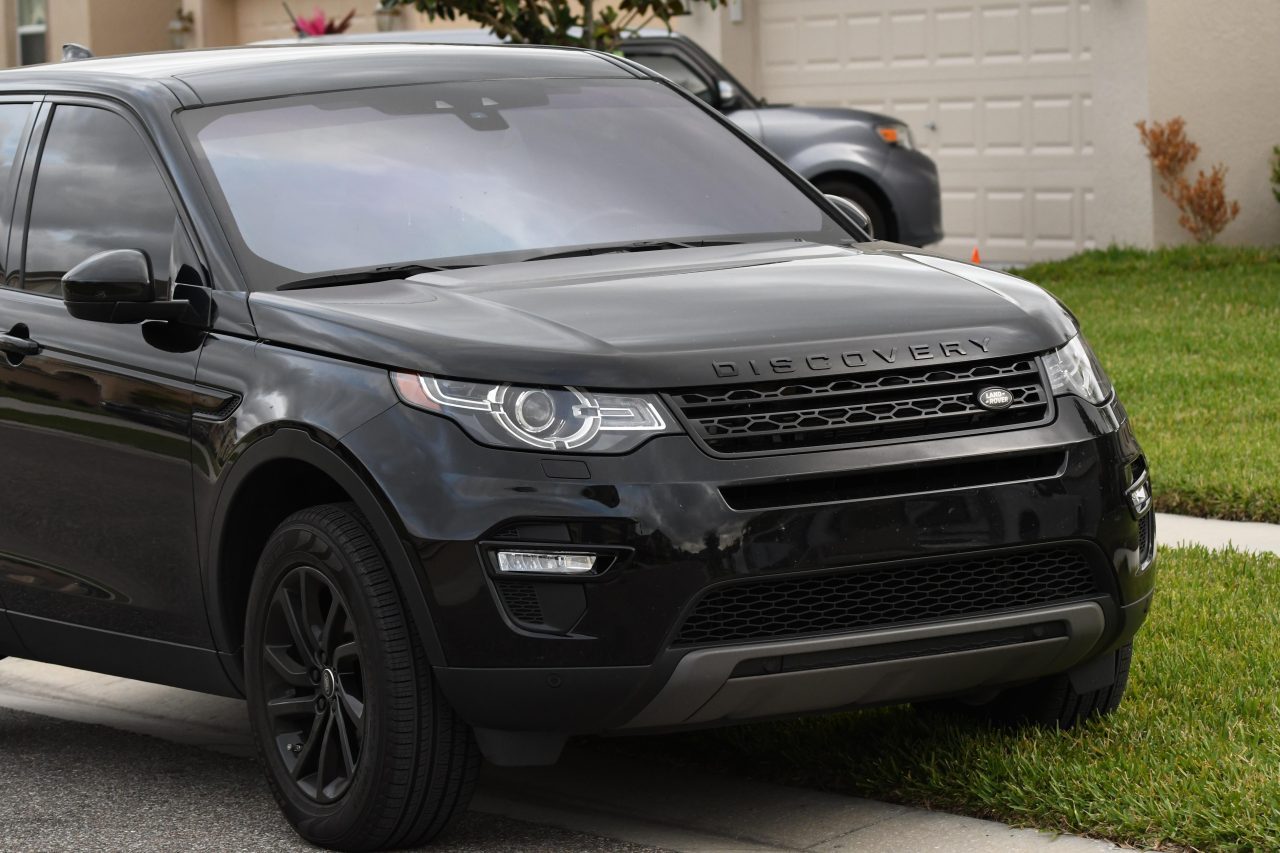 Chauffeur-driven Range Rover Discovery in London — Luxelimo SUV