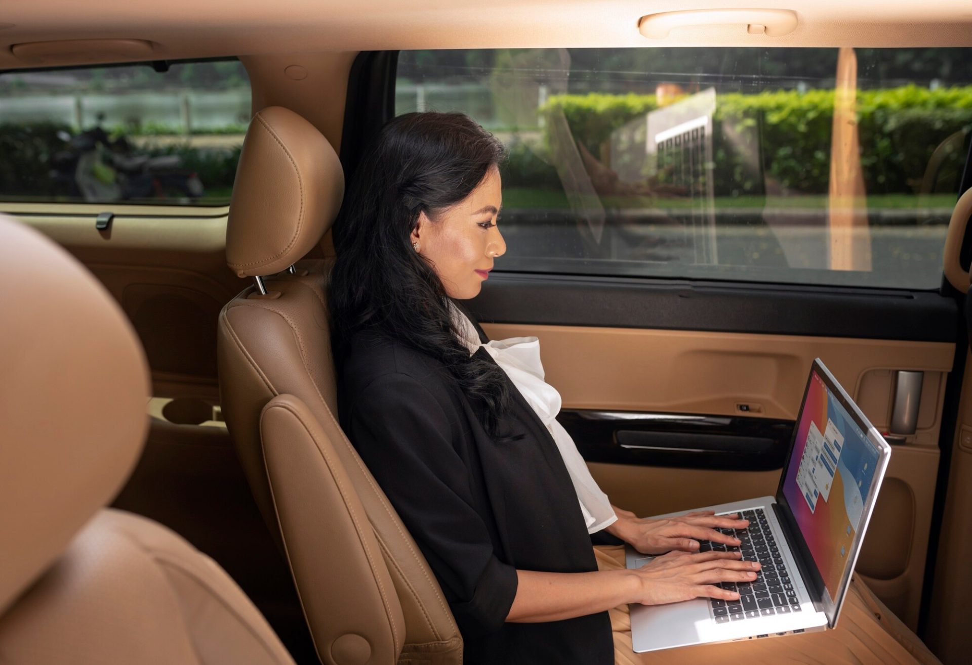 Beckenham chauffeur service London — Luxelimo chauffeur-driven luxury car in Beckenham, South London