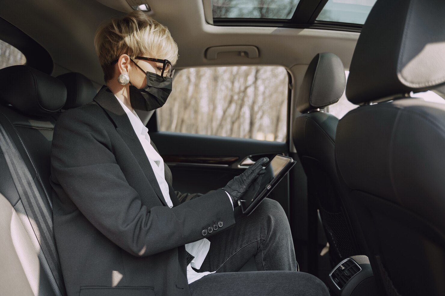 The Lanesborough Hotel chauffeur service London — Luxelimo chauffeur-driven luxury car at The Lanesborough, Hyde Park Corner