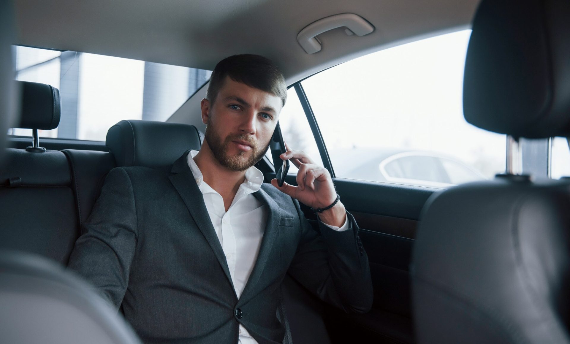 Luxelimo Bicester Village chauffeur tour — luxury shopping in Oxfordshire in private comfort