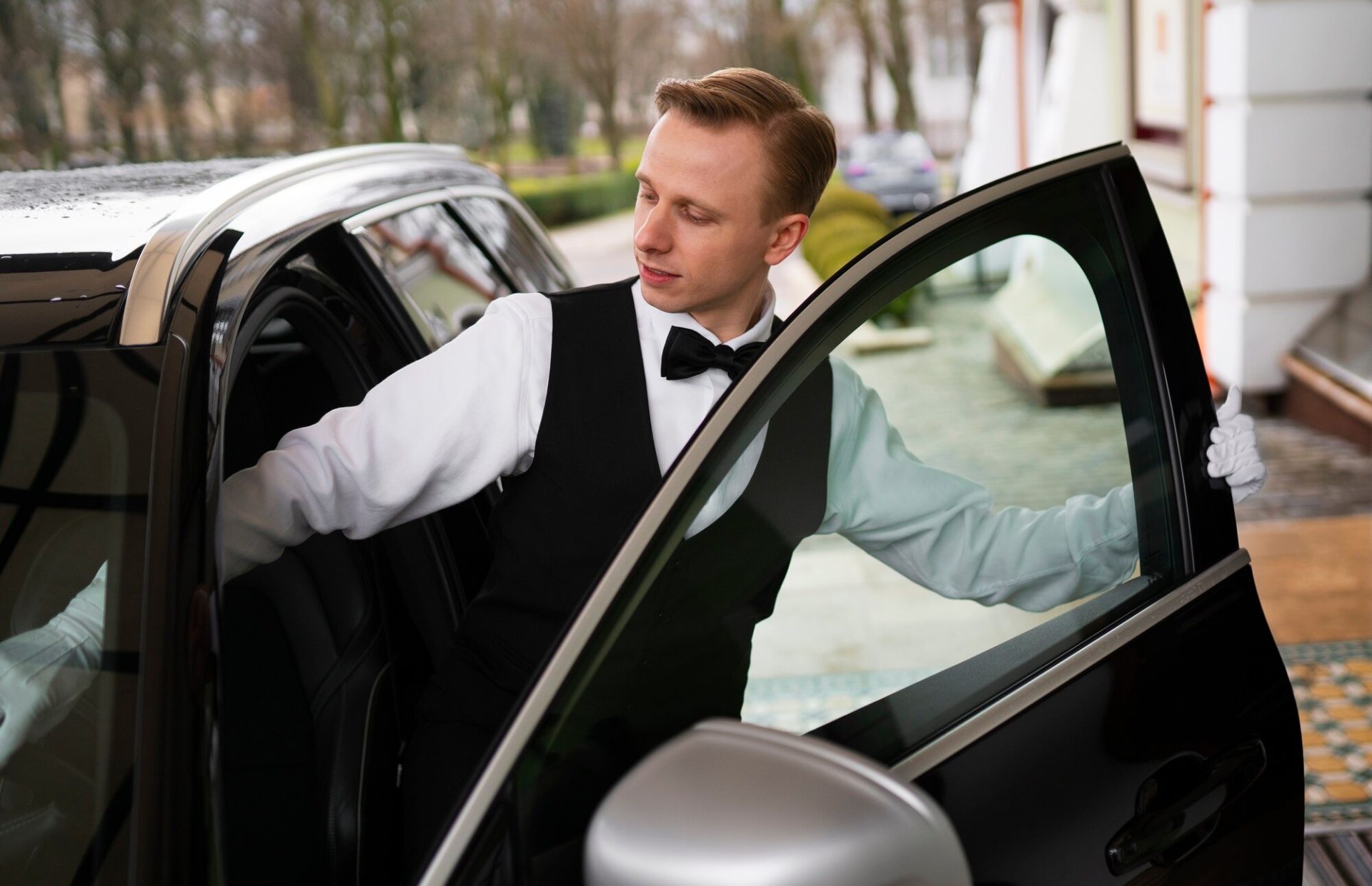 Luxelimo concierge chauffeur service London — total travel management for discerning clients