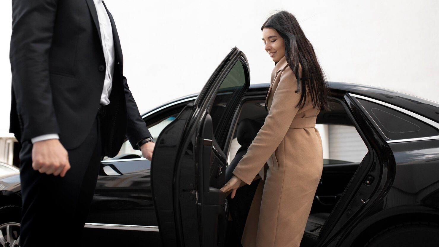 Luxelimo private jet chauffeur service London — tarmac-ready transfer for private aviation