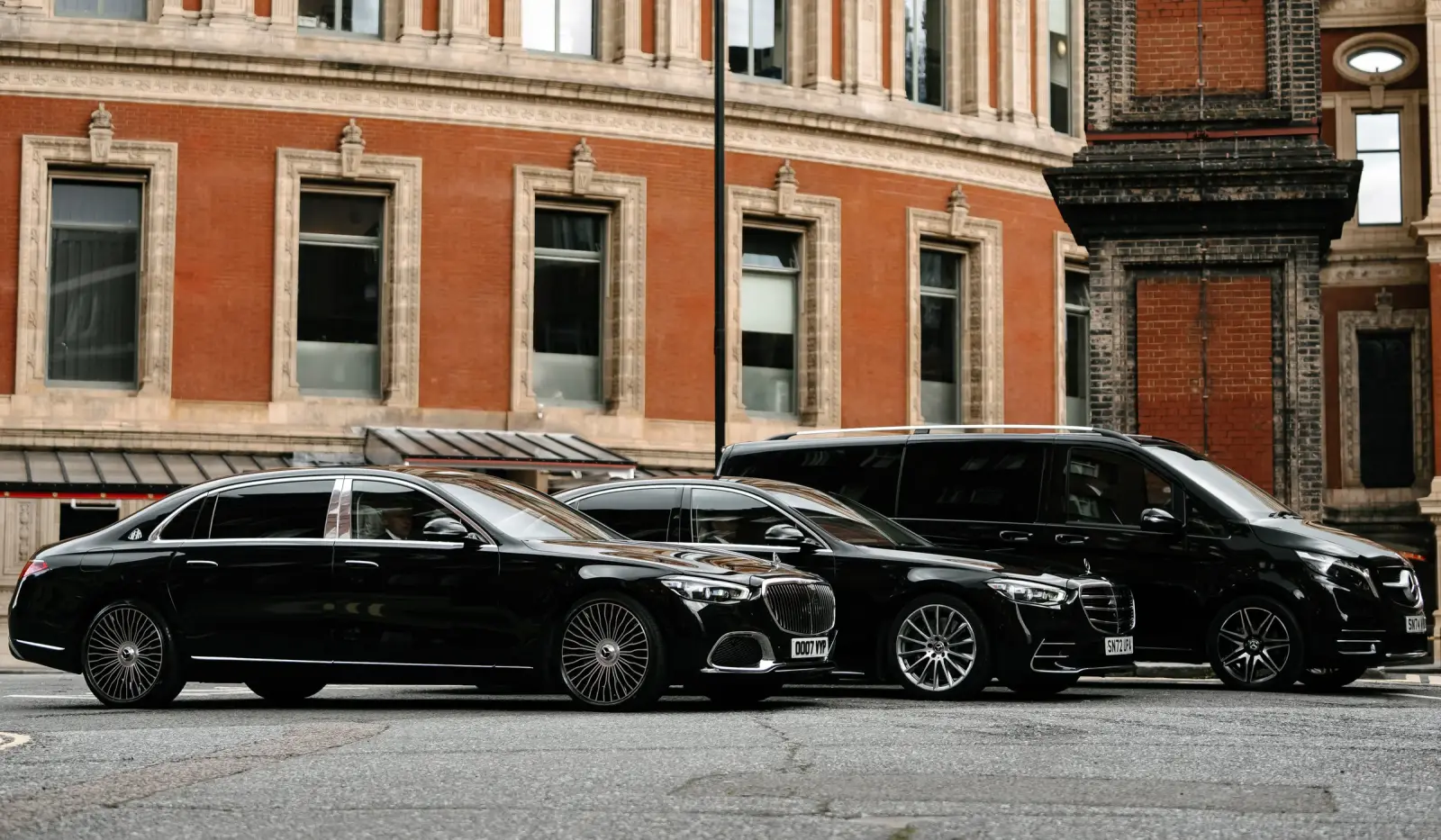 Luxelimo chauffeur approach — precision, discretion and excellence